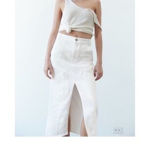 NWT Zara The Cargo Skirt, color: white with multiples pockets, size M